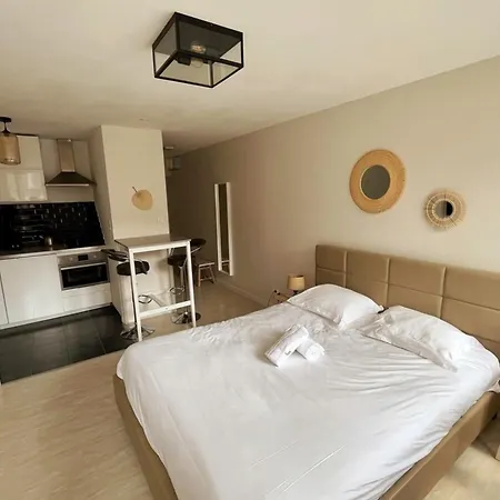 La De L'hyper Centre Daire *